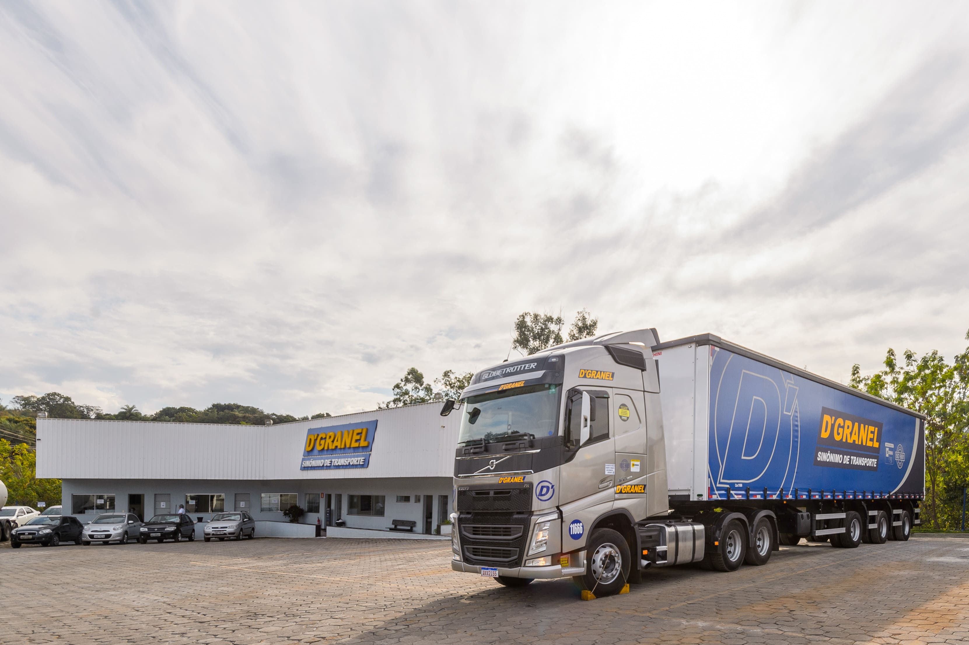 Vagas de Emprego na D'GRANEL TRANSPORTES E COMERCIO LTDA
